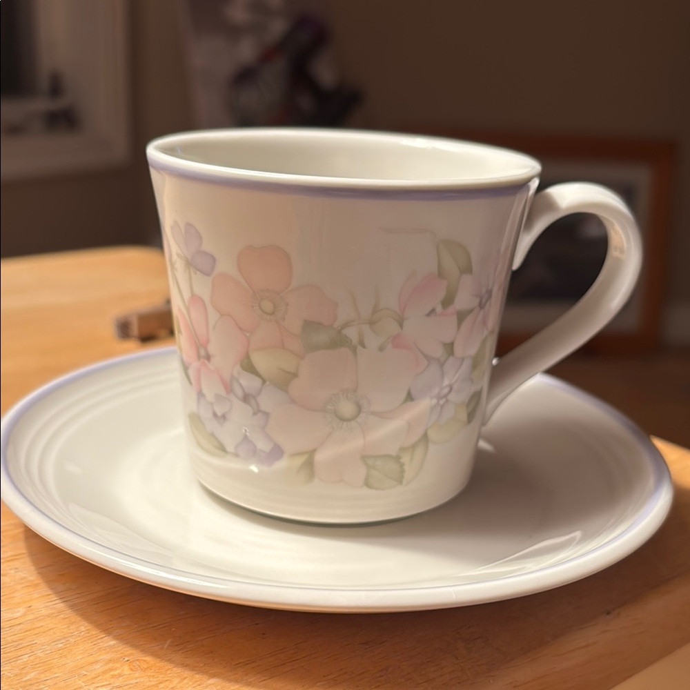 Royal Doulton Fresh Flowers. Chelsea. 1983 Floral Design 8 Available LS1055